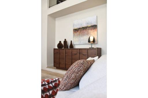 Glam Sideboard — View 04